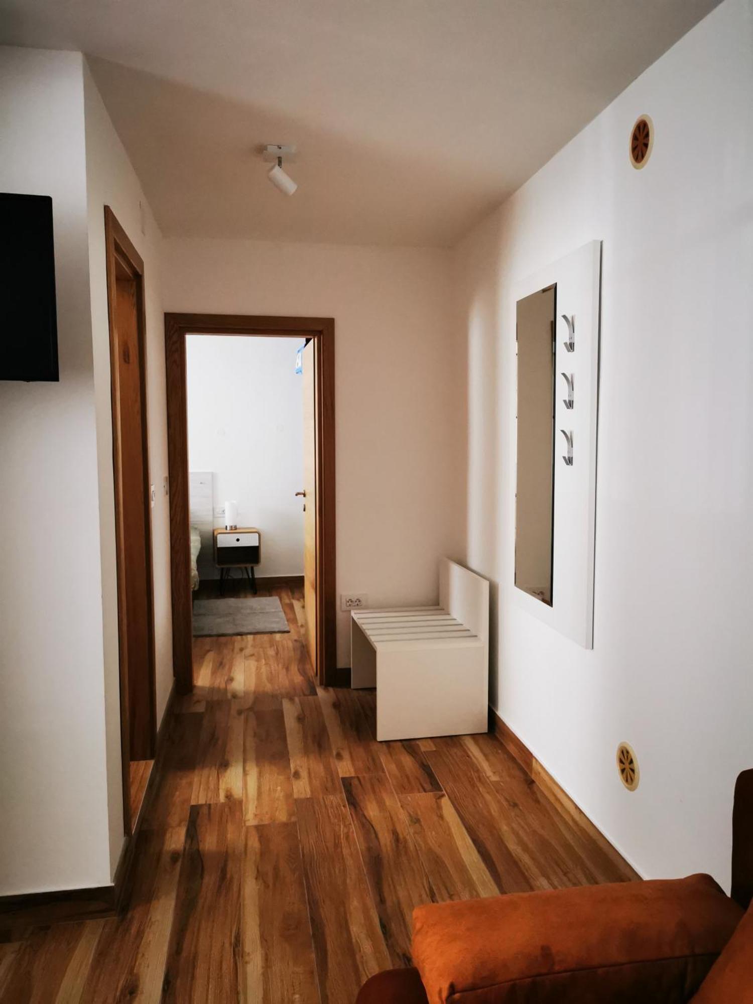 Lux Apartments In Downtown Пула Экстерьер фото