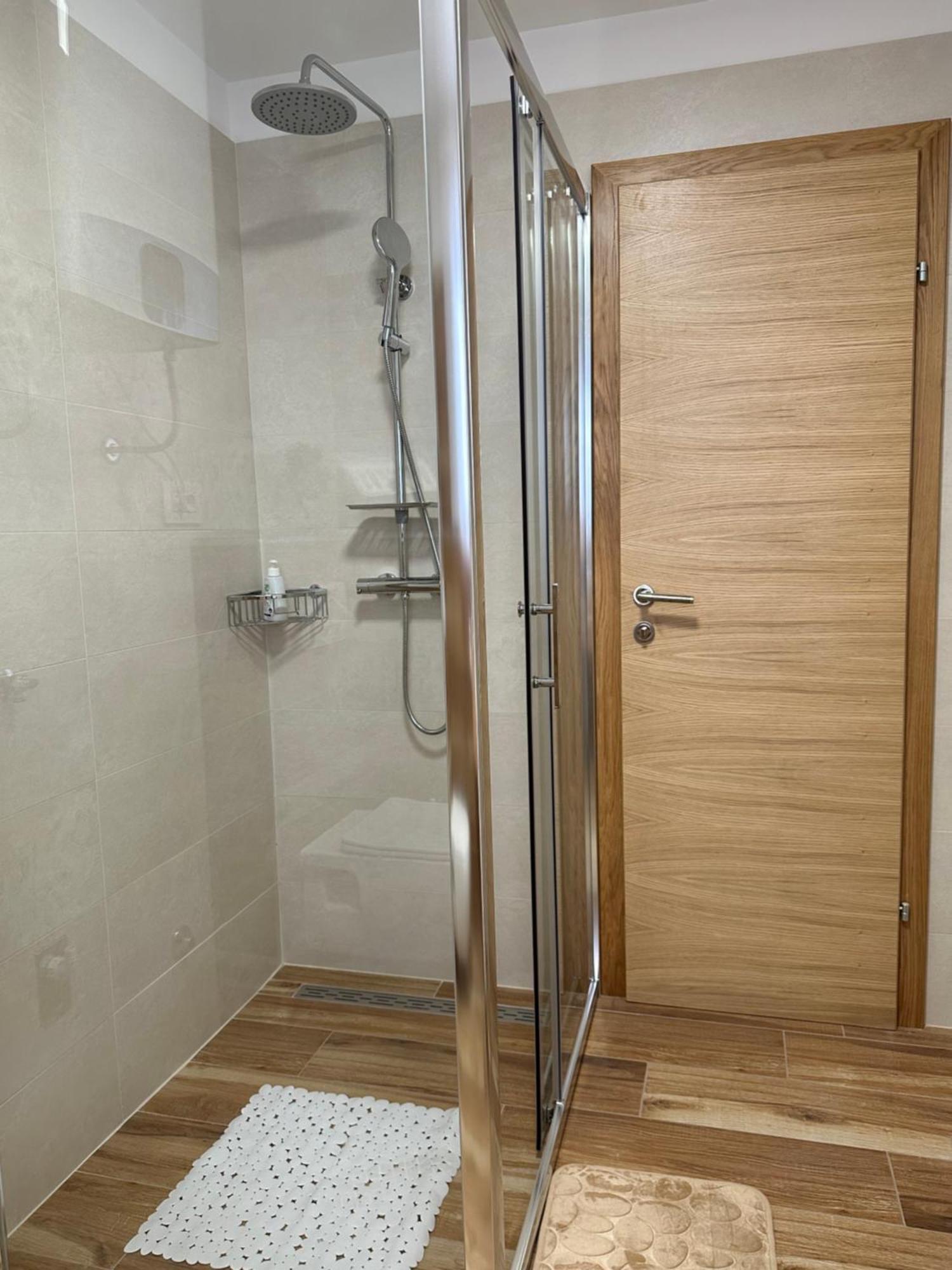 Lux Apartments In Downtown Пула Экстерьер фото