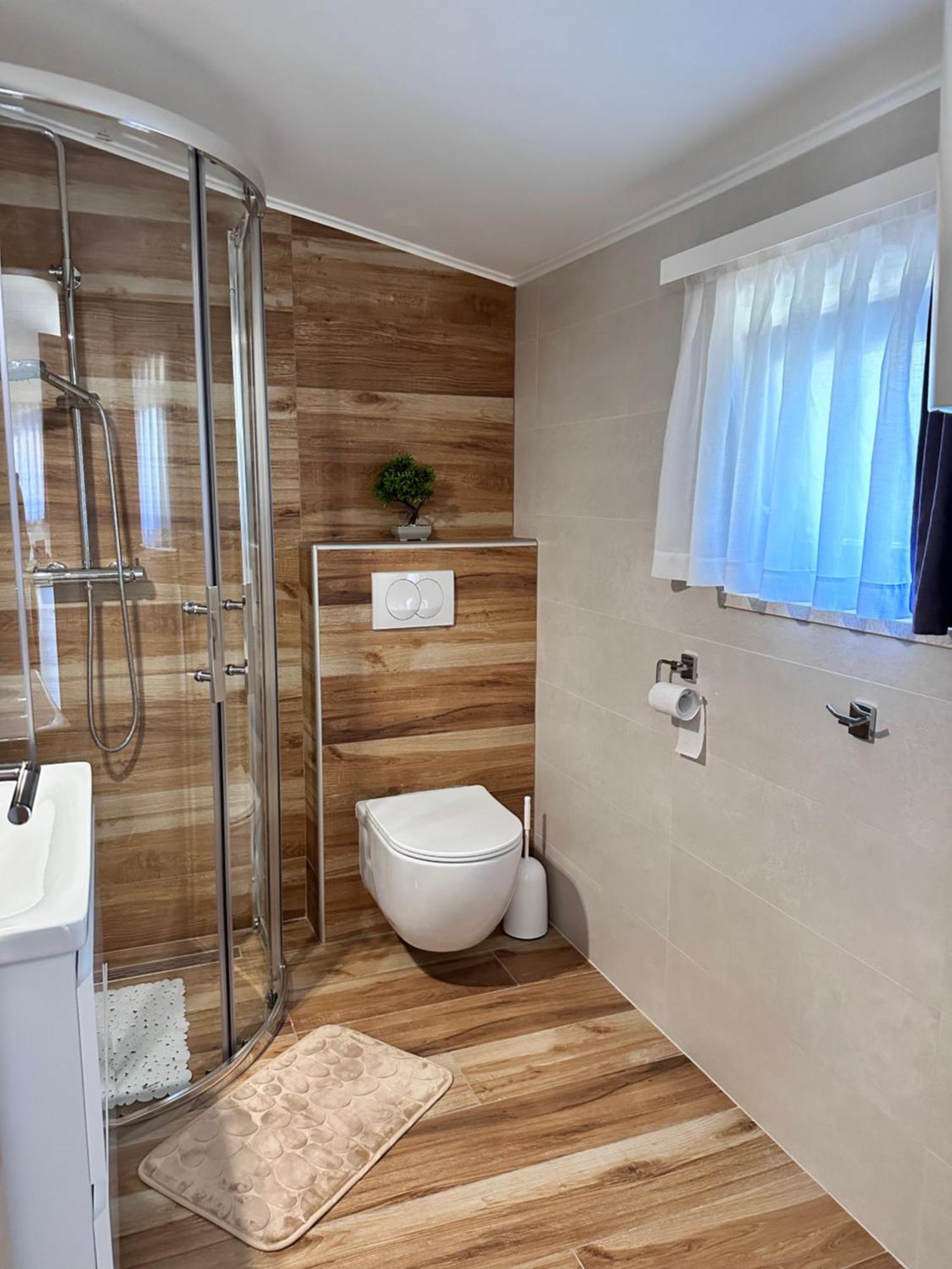 Lux Apartments In Downtown Пула Экстерьер фото