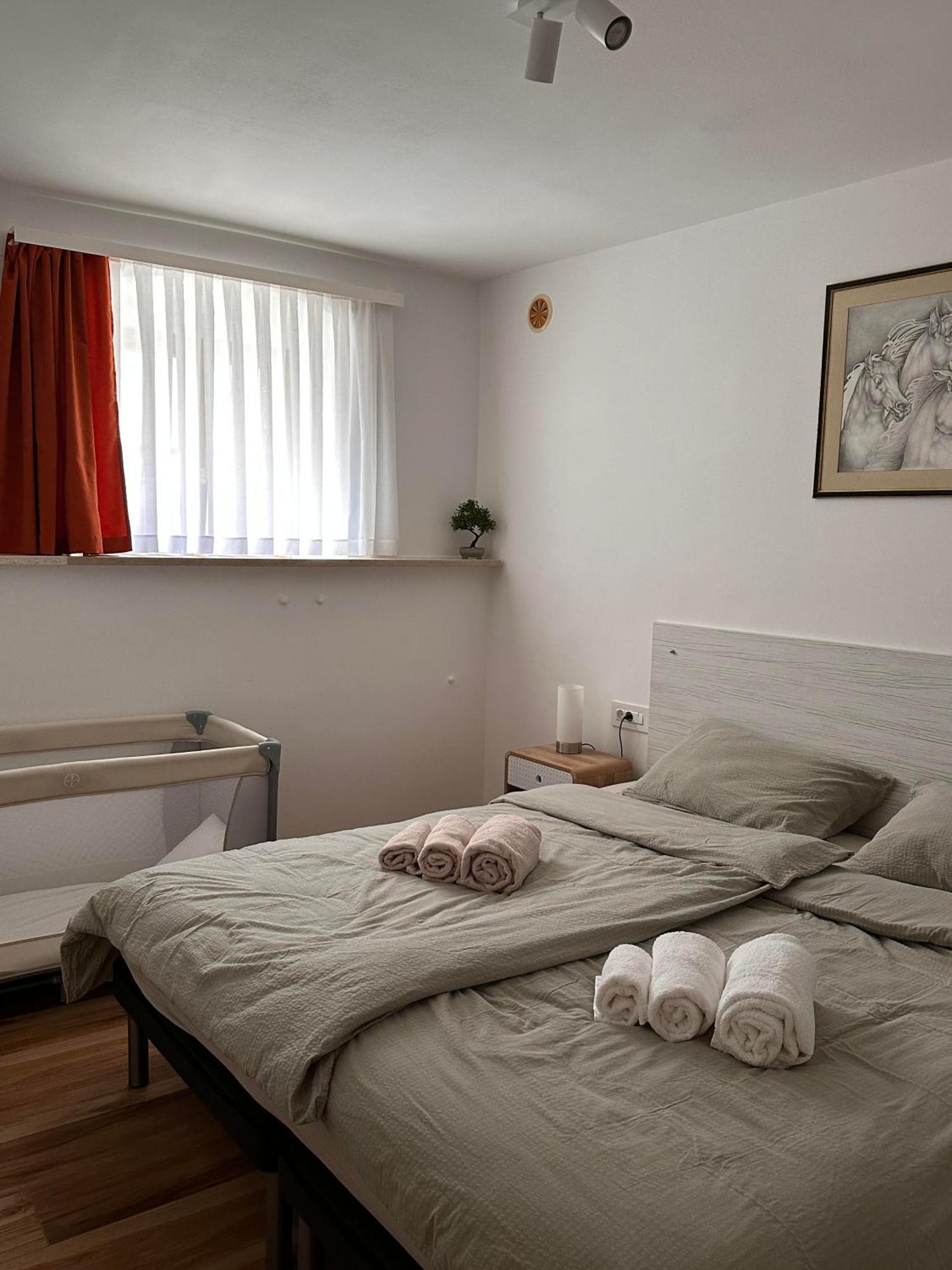 Lux Apartments In Downtown Пула Экстерьер фото