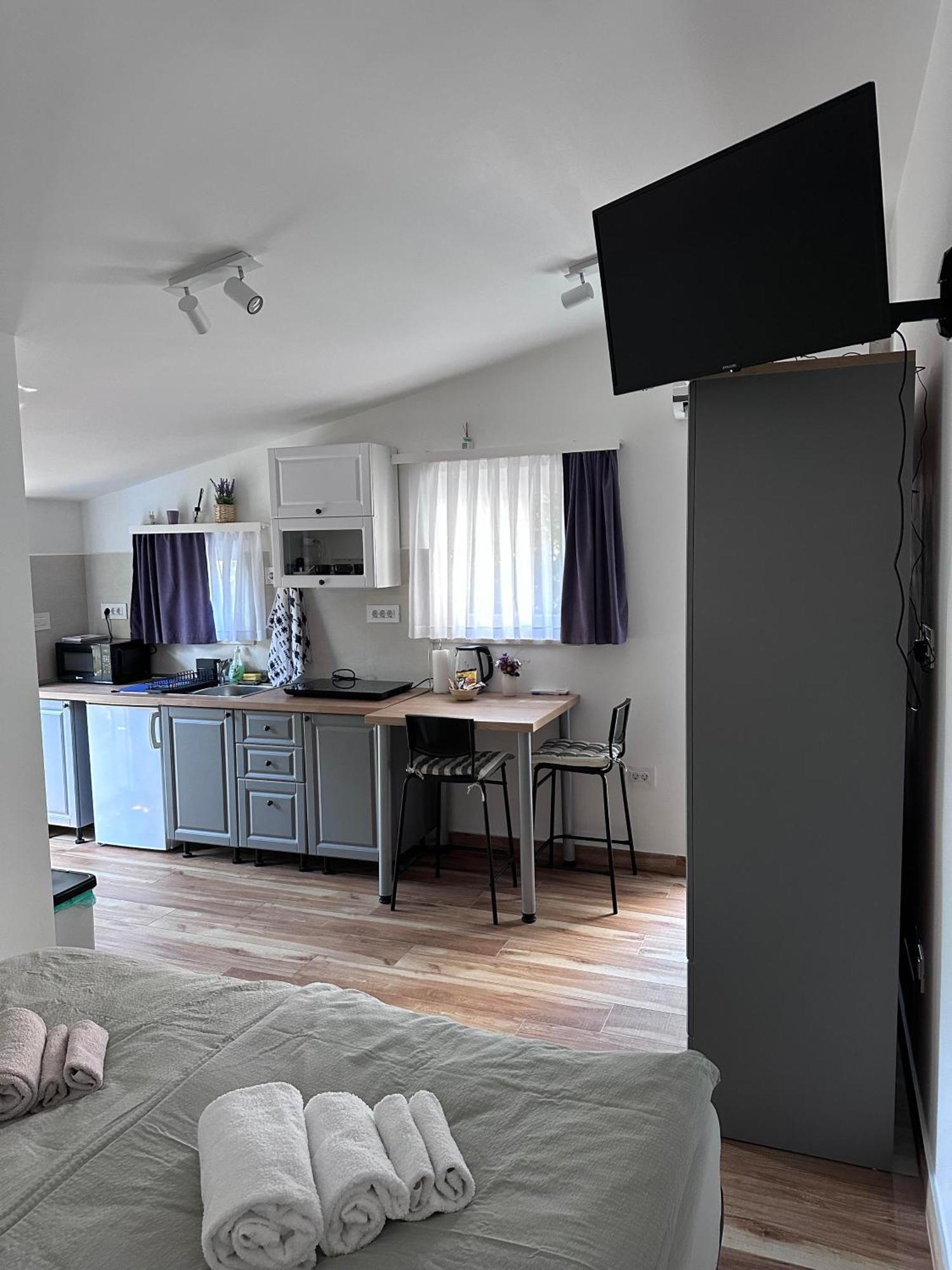 Lux Apartments In Downtown Пула Экстерьер фото