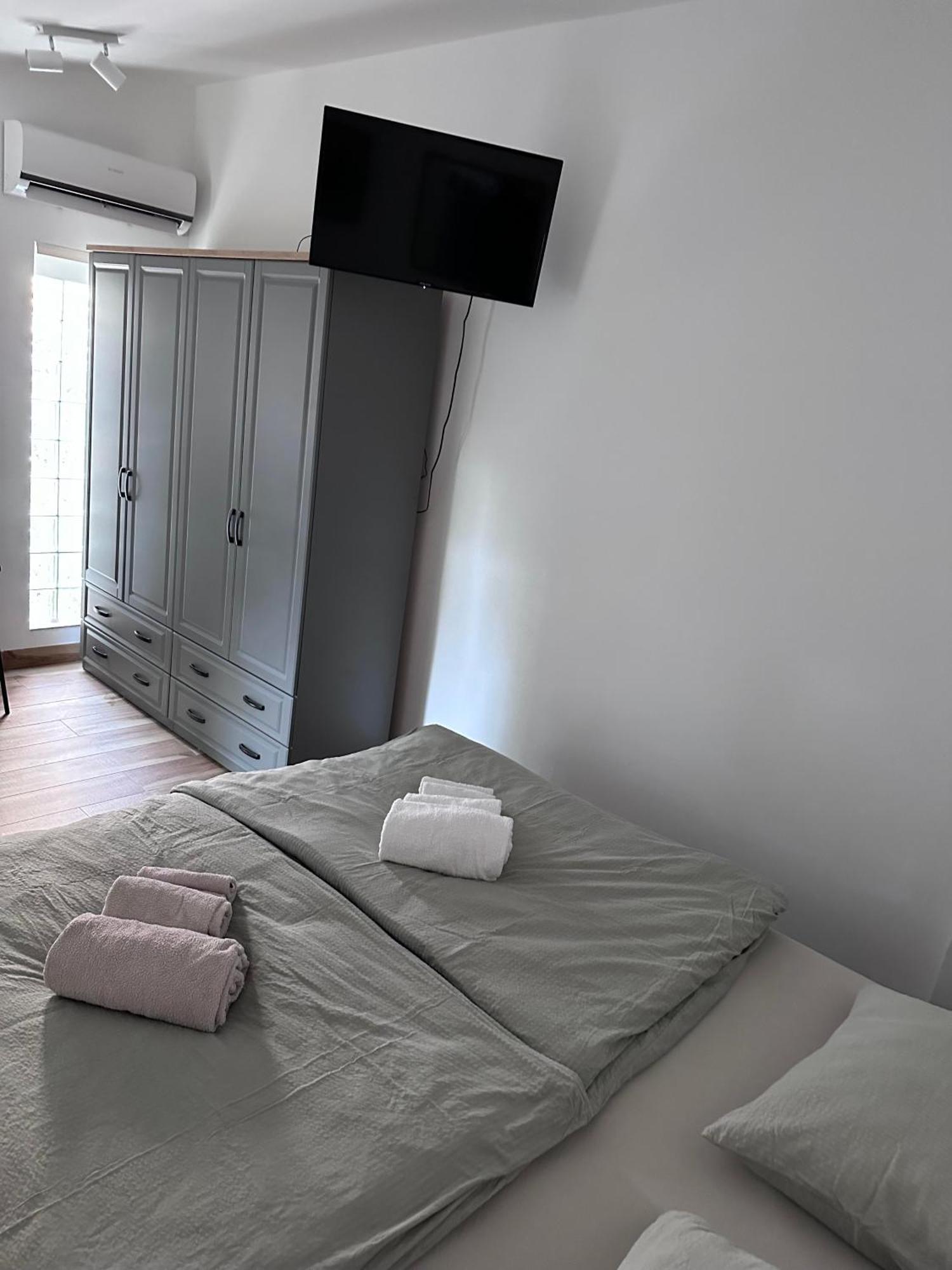 Lux Apartments In Downtown Пула Экстерьер фото